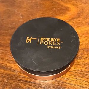 IT Cosmetics Bye Bye Pores Bronzer in Color Beach